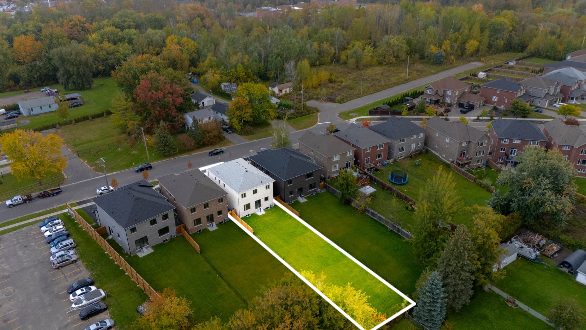 Aerial view of the property and lot