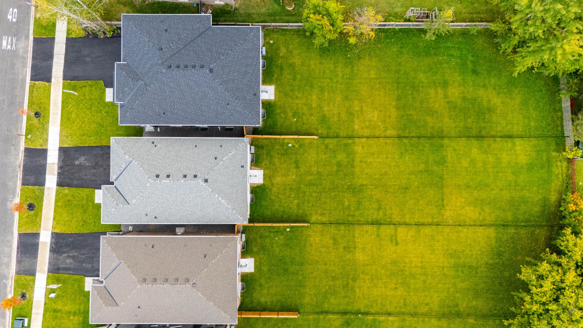 Aerial view of the property and lot